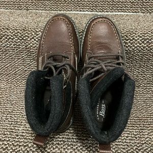 Men’s winter boot, never use, new no tag, Offer accept.